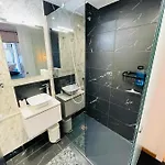 Stunning 2 Bedroom With Great Design Centre * سيدجيس