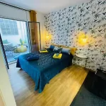 Stunning 2 Bedroom With Great Design Centre *