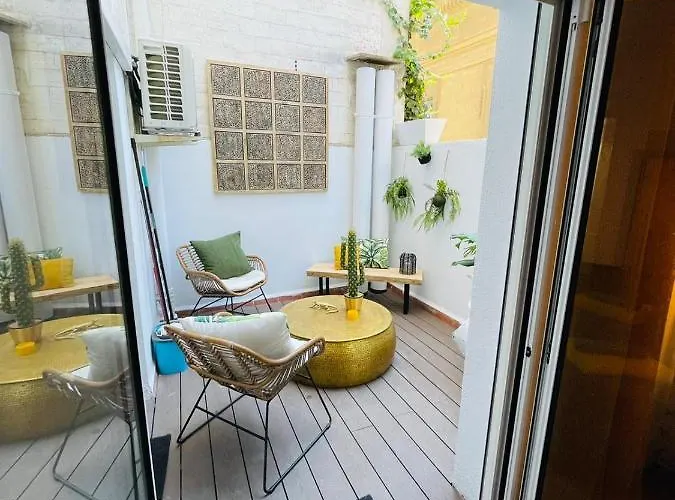 Stunning 2 Bedroom With Great Design Centre *