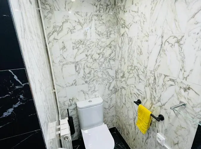 Апартаменти Stunning 2 Bedroom With Great Design Centre *