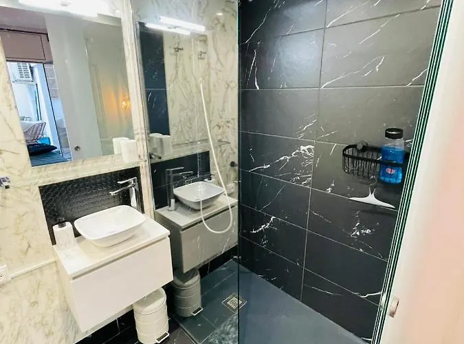 Stunning 2 Bedroom With Great Design Centre * Сіджас