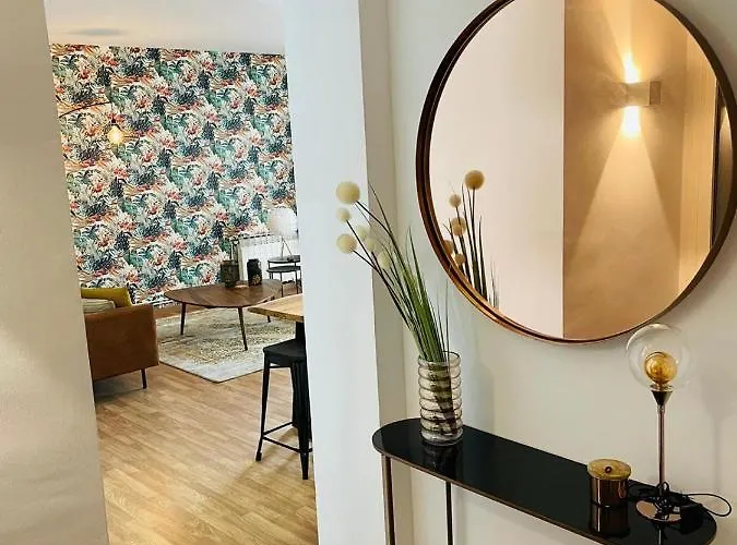 Stunning 2 Bedroom With Great Design Centre Апартаменти Сіджас