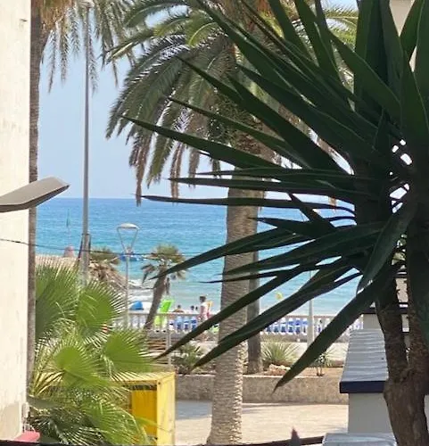 Апартаменти Stunning 2 Bedroom With Great Design Centre