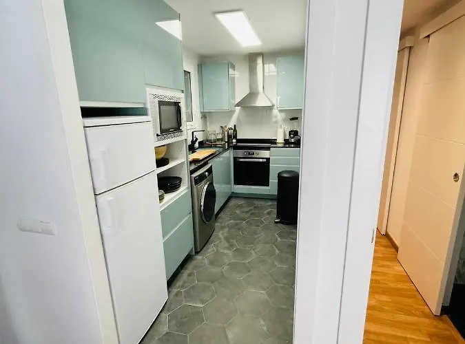 Апартаменти Stunning 2 Bedroom With Great Design Centre